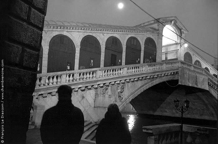 Le pont du Rialto par une nuit de lune