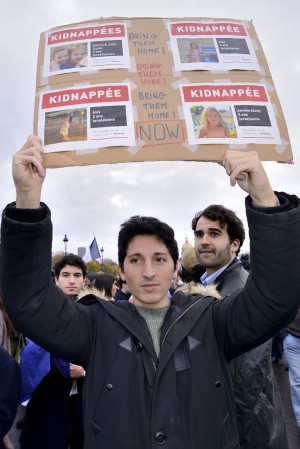 Pancarte « Kidnappées, bring them home ! »