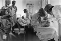 Première rencontre des parents avec leur nouveau-né, Hôpital Antoine Béclère, Clamart (Hauts de Seine), Service de pédiatrie et réanimation néonatale,1983